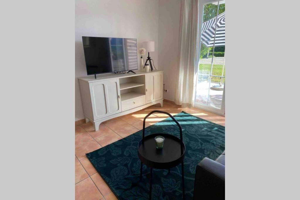 Die Seeblume - Ferienwohnung Mit Pool Und Seeblick บอดมัน-ลุดวิกส์ฮาเฟิน ภายนอก รูปภาพ